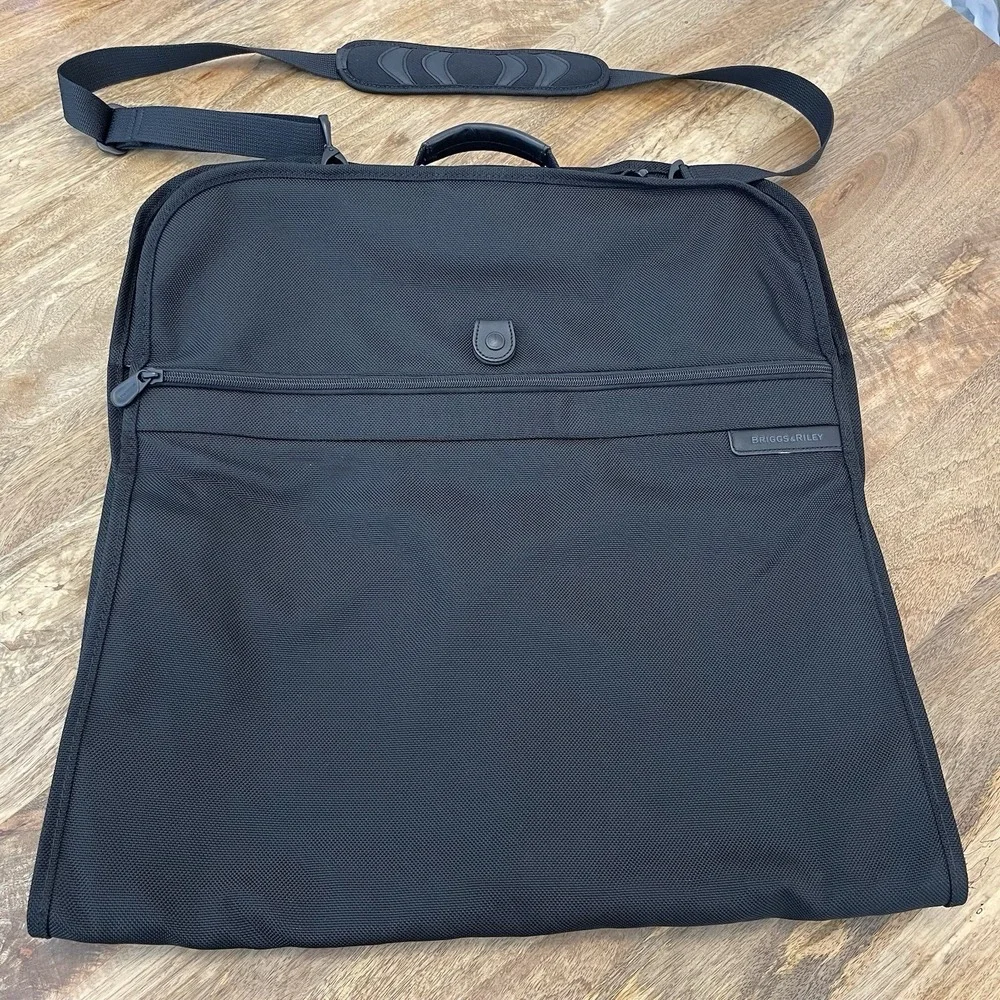 Briggs & Riley Travelware Bifold Black Nylon Garment  Wardrobe Bag Hook to Hang